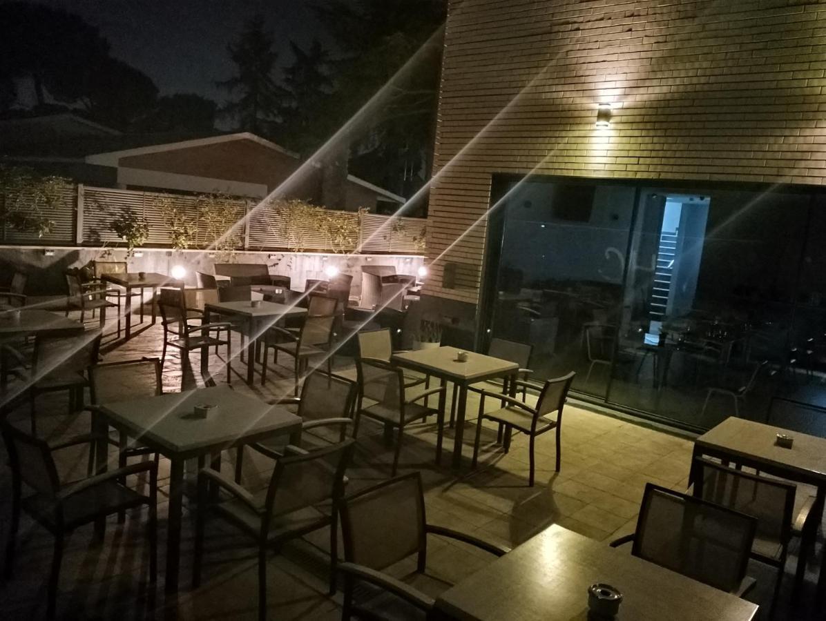 H La Cabana Pozuelo de Alarcón Buitenkant foto