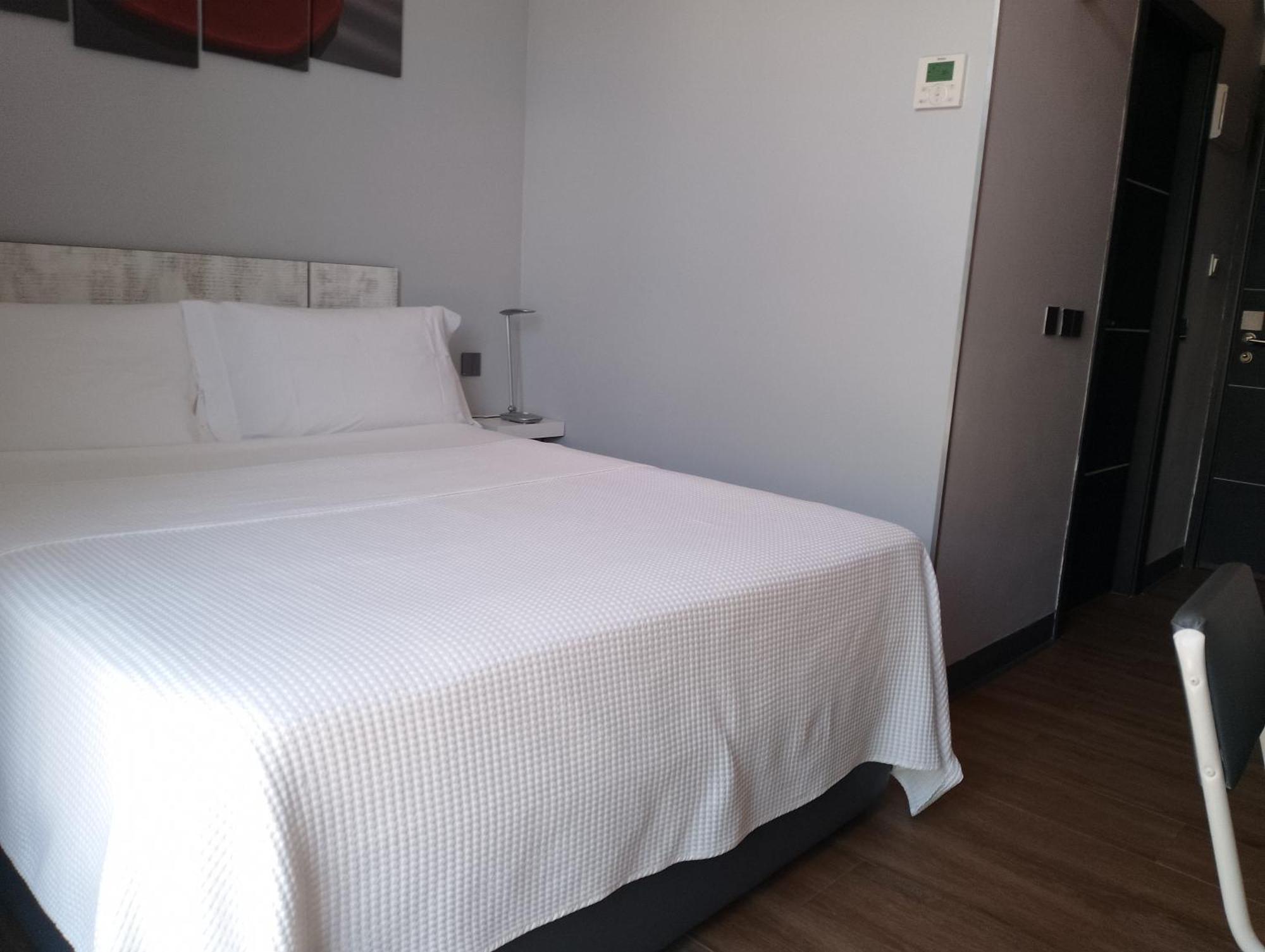 H La Cabana Pozuelo de Alarcón Buitenkant foto
